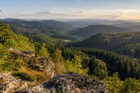 Aussicht vom Felsen über die Höhenzüge
