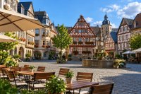 Marktplatz mit Brunnen